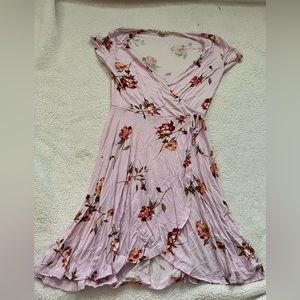 A pretty floral dress! Size small!